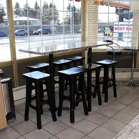 Canadas Best Value Inn YYC מראה חיצוני תמונה