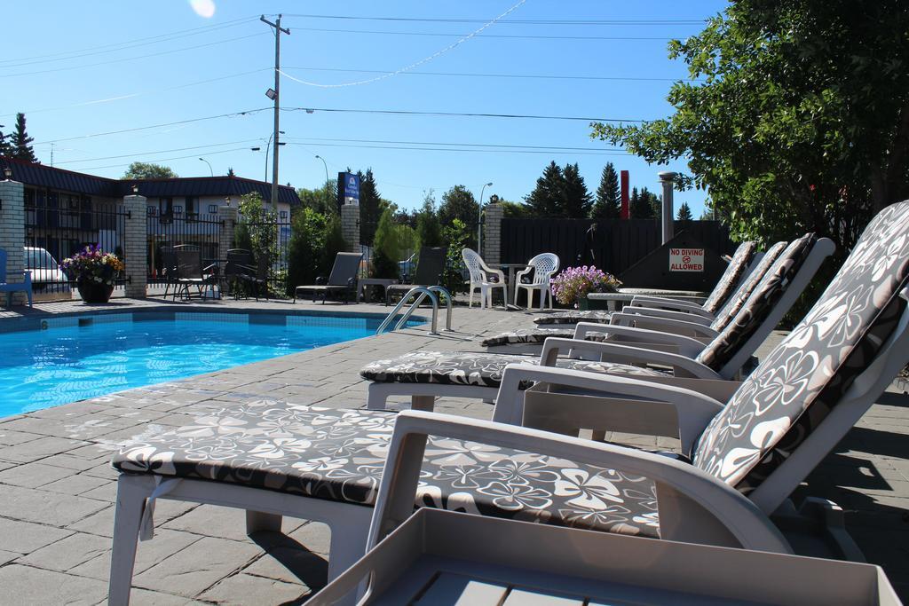 Canadas Best Value Inn YYC מראה חיצוני תמונה