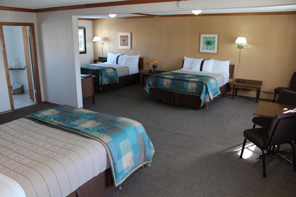 Canadas Best Value Inn YYC מראה חיצוני תמונה