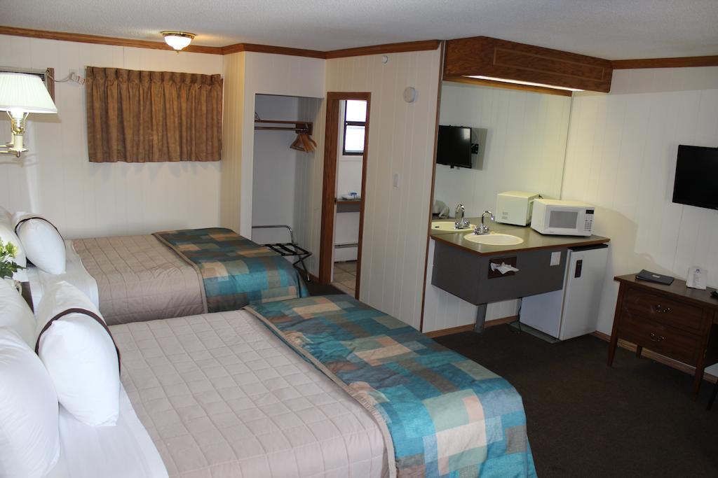 Canadas Best Value Inn YYC מראה חיצוני תמונה