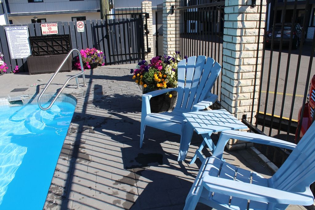 Canadas Best Value Inn YYC מתקנים תמונה