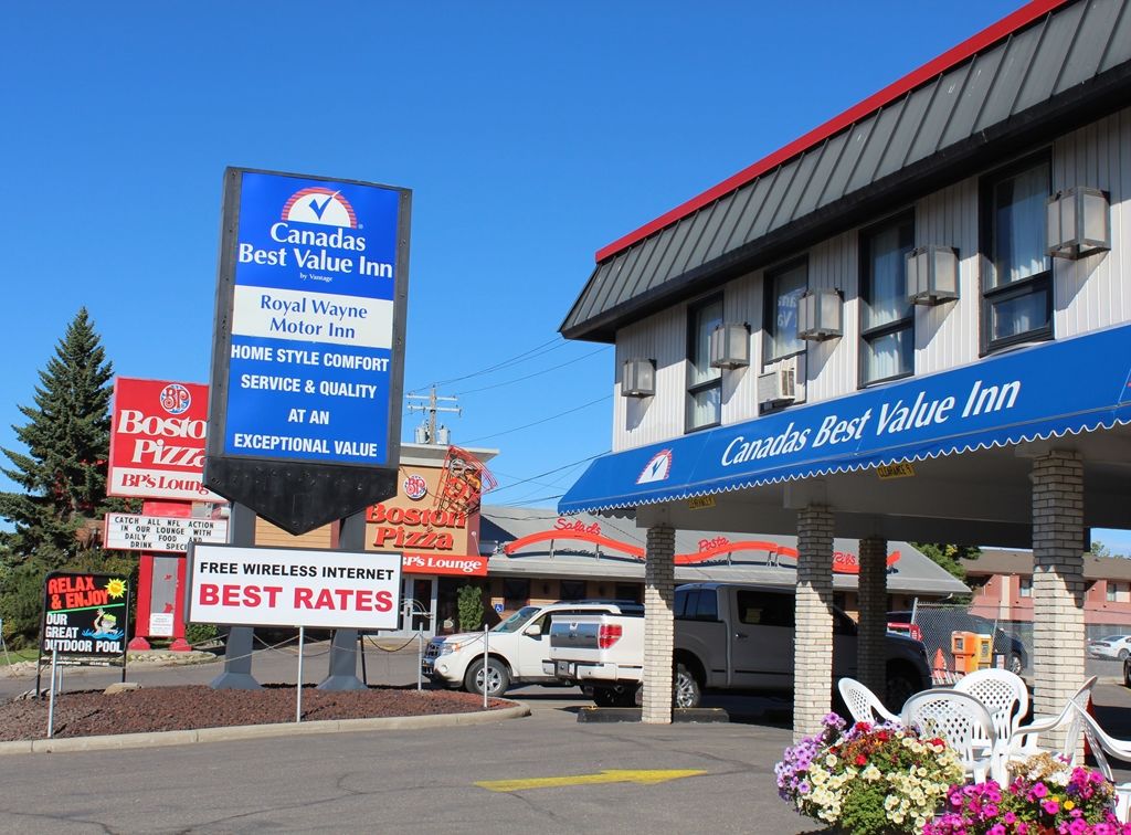 Canadas Best Value Inn YYC מראה חיצוני תמונה
