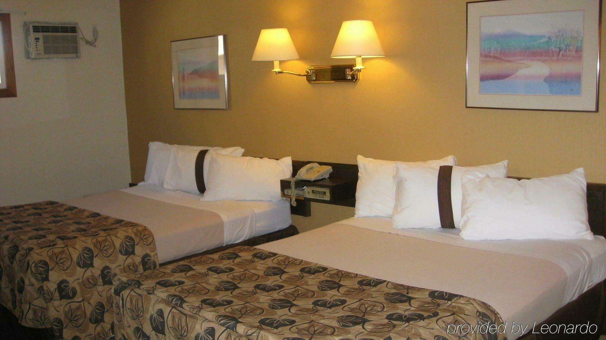 Canadas Best Value Inn YYC חדר תמונה